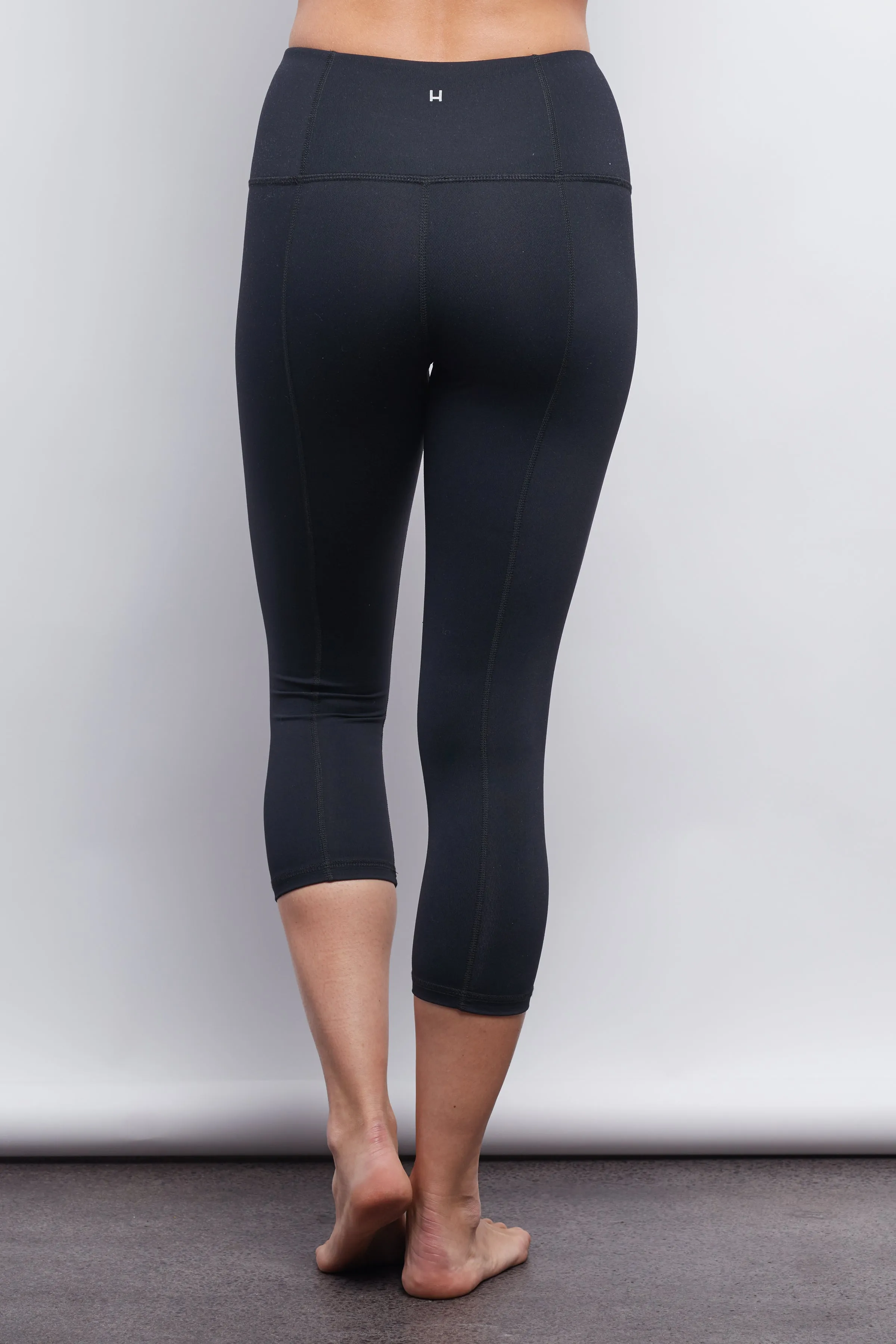 Black Contour Crop Legging