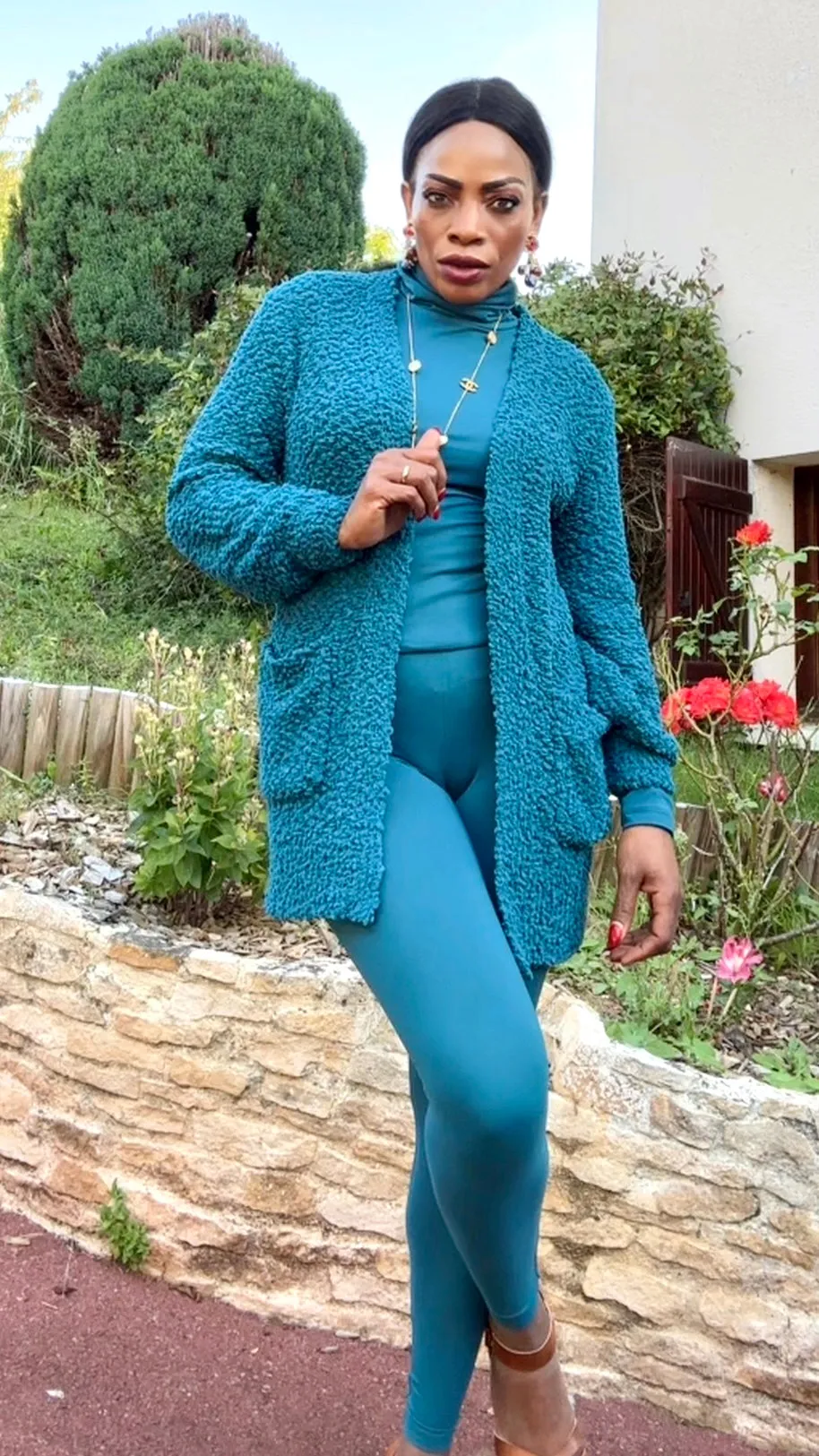 Ensemble haut à col montant en microfibre et leggings