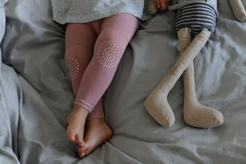 Non-slip crawling leggings with grip for babies and toddlers - Dusty Rose