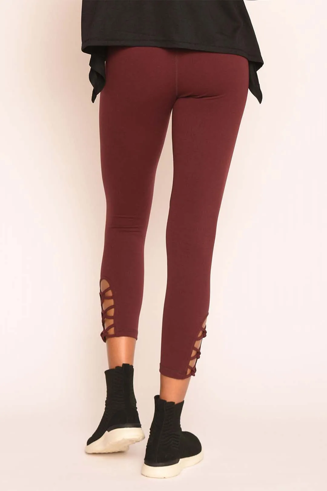 Strechy High-Waist Capri Legging with Calf Cross Straps 23"